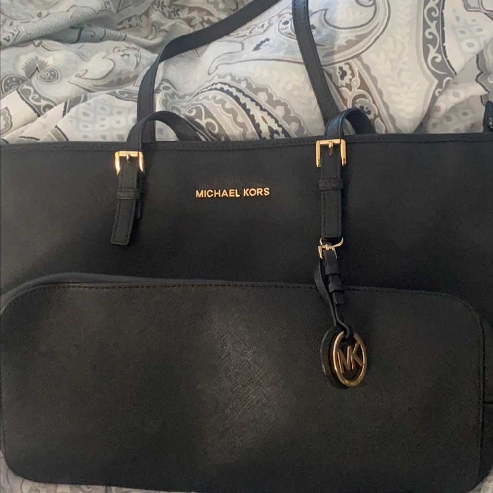 Big MK “tote” style😽
